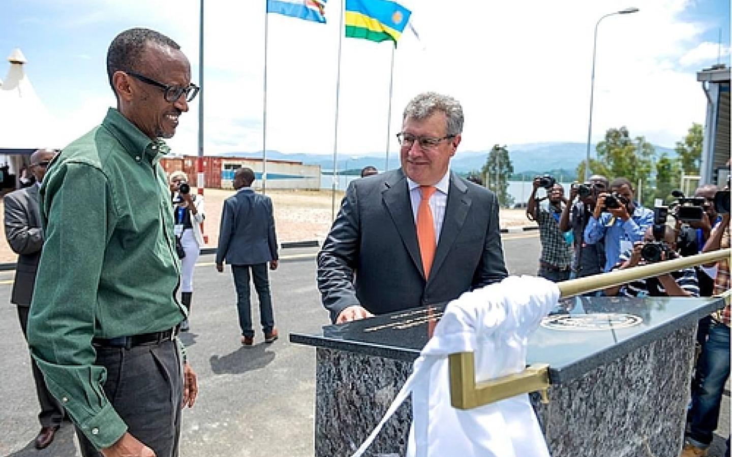 His Excellency Paul Kagame officially inaugurates KivuWatt Methane Gas power plant.