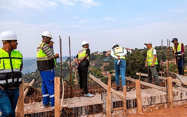 Ubuyobozi Bukuru bwa REG bwasuye Imishinga y’Ingufu iri kubakwa mu Ntara y’Iburasirazuba no muri Gicumbi